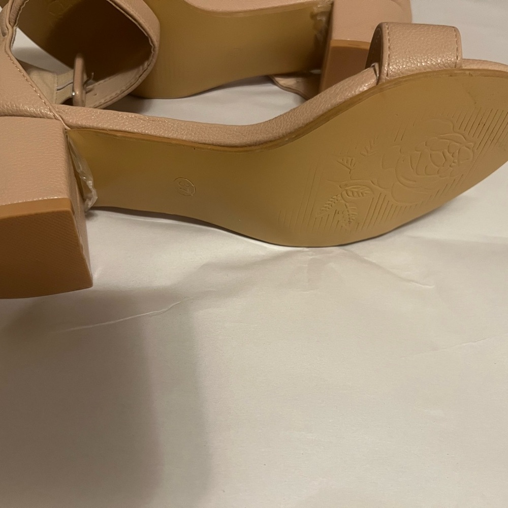 Women's Tan Heels - Picture 7 of 8